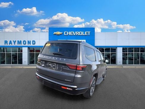 Used 2022 Jeep Wagoneer Series III AWD/4WD image 3