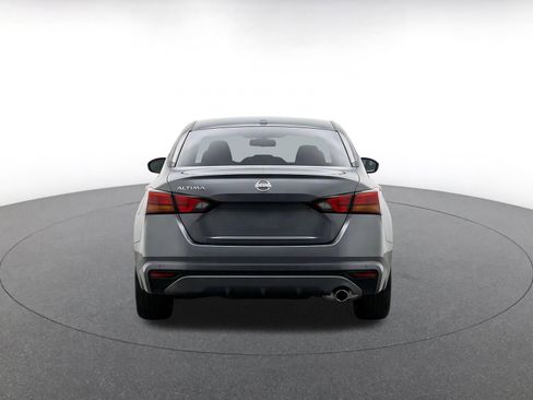 Used 2025 Nissan Altima 2.5 SV FWD image 8