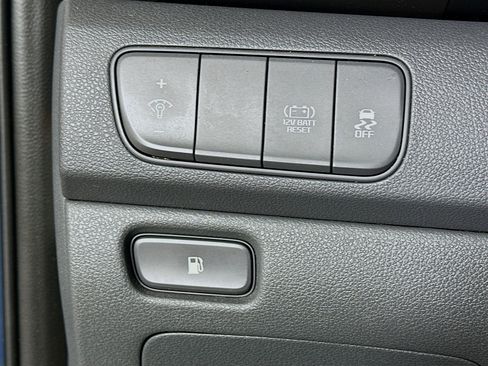 Used 2018 Kia Niro LX FWD image 17