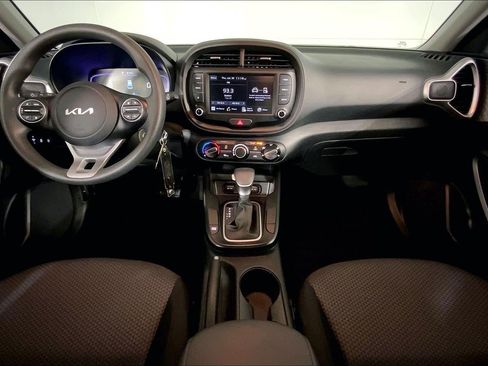Certified 2025 Kia Soul LX w/ LX Technology Package FWD image 15