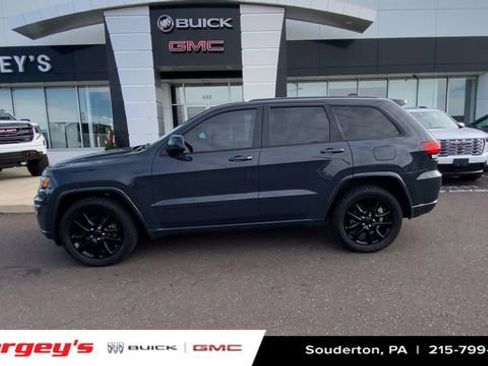Used 2017 Jeep Grand Cherokee Altitude image 5