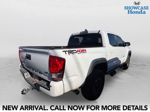 Used 2017 Toyota Tacoma TRD Off-Road image 5