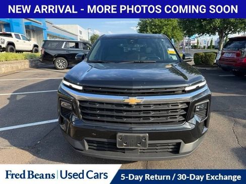 Used 2024 Chevrolet Traverse LS FWD image 2