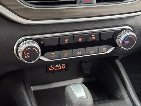 Used 2025 Nissan Altima 2.5 SV FWD image 20