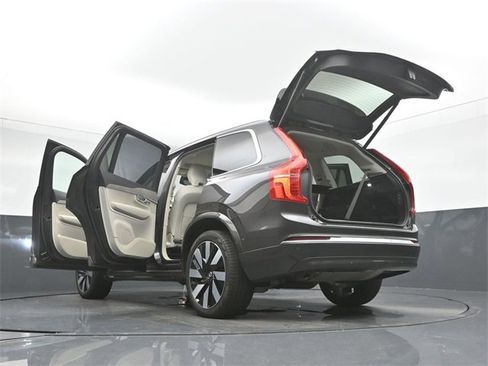 Used 2024 Volvo XC90 T8 Ultimate w/ Lounge Package image 57