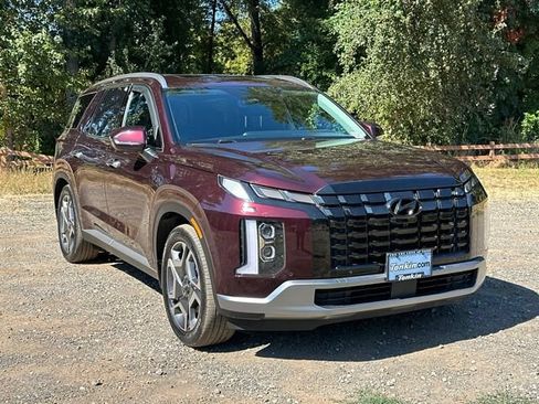 Used 2023 Hyundai Palisade SEL w/ Premium Package AWD/4WD image 2