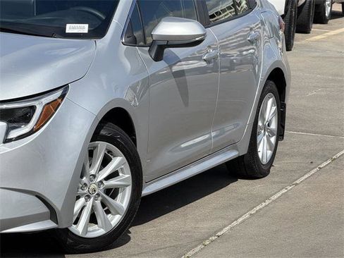 Certified 2025 Toyota Corolla XLE image 3