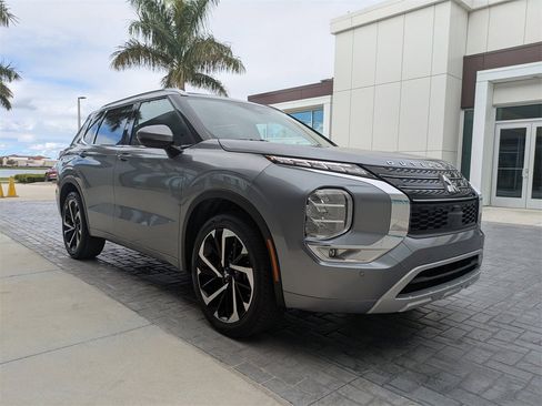 Used 2024 Mitsubishi Outlander SEL Black Edition image 2