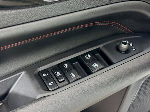 Used 2025 Jeep Compass Trailhawk AWD/4WD image 18