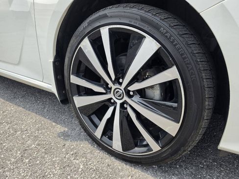 Used 2021 Nissan Altima 2.5 SR w/ SR Premium Package AWD/4WD image 12