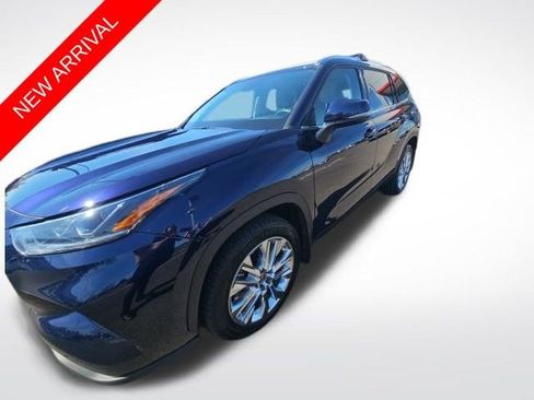 Used 2021 Toyota Highlander Limited image 1