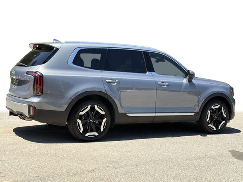 Used 2024 Kia Telluride EX w/ EX Captain's Chair Package AWD/4WD image 29