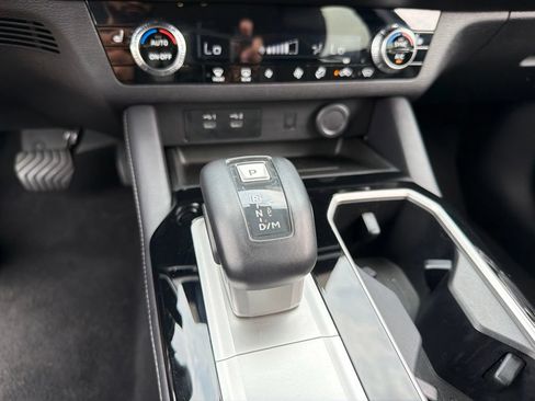 Used 2025 Mitsubishi Outlander SE AWD/4WD image 14