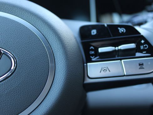 Used 2021 Hyundai Elantra SEL w/ Convenience + Premium Package image 17