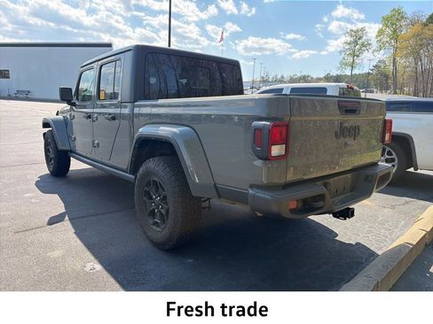 Used 2022 Jeep Gladiator Sport image 4