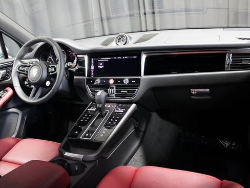 New 2026 Porsche Macan image 22