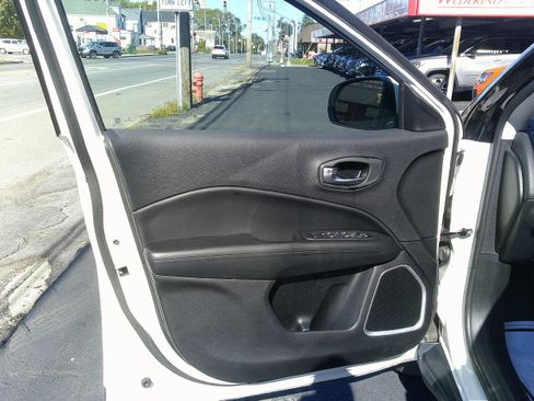 Used 2021 Jeep Compass Latitude image 15