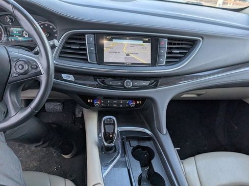 Used 2018 Buick Enclave Premium image 12