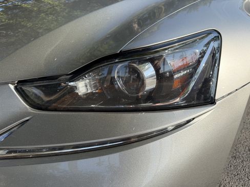 Used 2018 Lexus IS 300 AWD w/ Comfort Package image 11