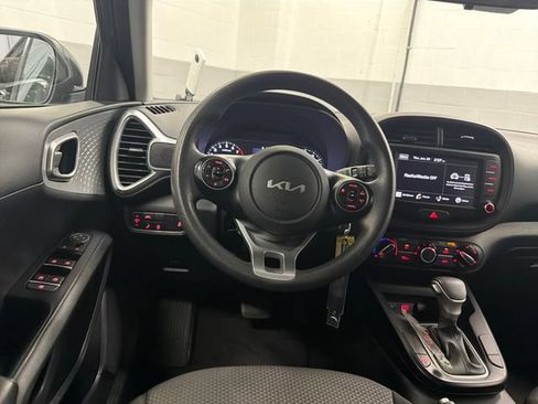Certified 2022 Kia Soul LX w/ Technology Package FWD image 18