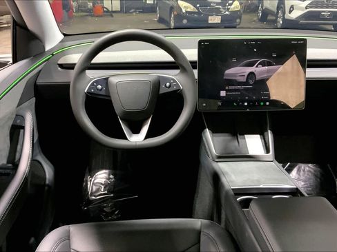 Used 2026 Tesla Model Y AWD image 6