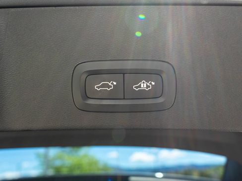 Used 2019 Volvo XC40 T5 Momentum AWD/4WD image 33