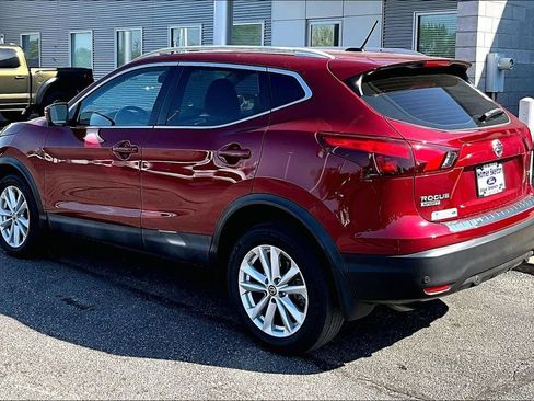 Used 2019 Nissan Rogue Sport SV w/ Technology Package FWD image 3