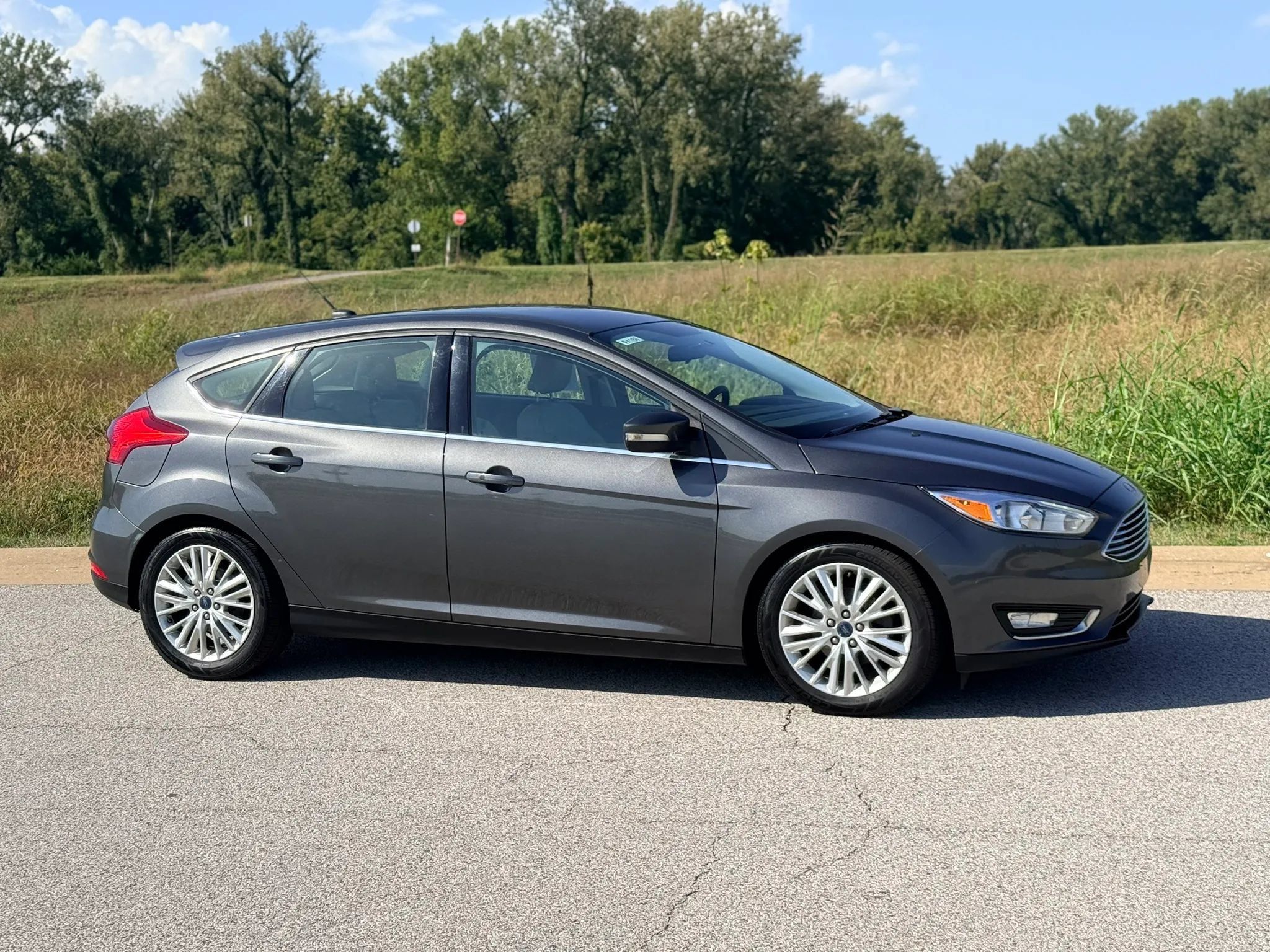 Used 2016 Ford Focus Titanium FWD image 40
