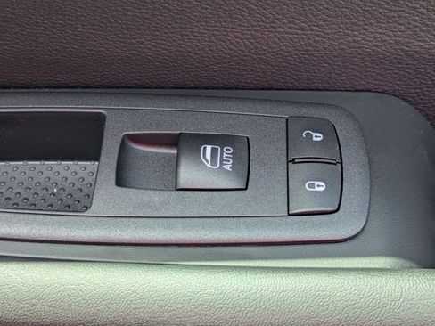 New 2025 Chrysler Pacifica Select w/ Fav Edition Package image 31