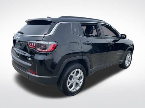 Used 2024 Jeep Compass Latitude AWD/4WD image 8