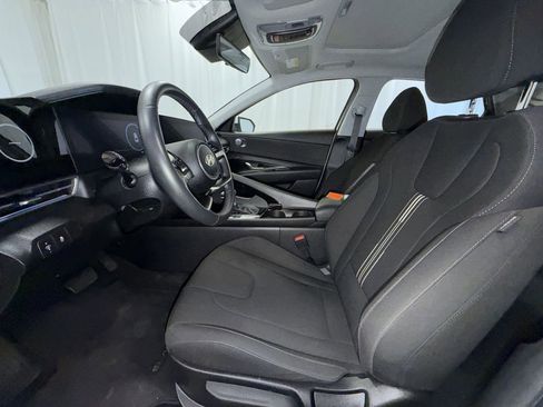 Used 2024 Hyundai Elantra SEL w/ Convenience Package image 3