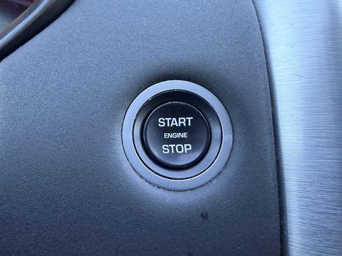 Used 2020 Land Rover Discovery HSE image 16