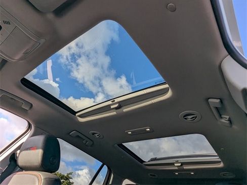 Used 2022 GMC Acadia AT4 w/ Technology Package image 26