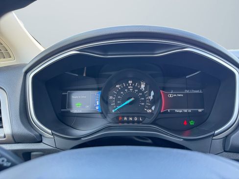 Used 2019 Ford Fusion SE FWD image 12