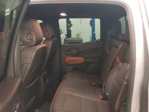 Used 2025 GMC Canyon AT4 w/ Technology Plus Package AWD/4WD image 33