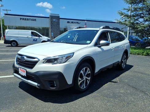 Certified 2022 Subaru Outback Touring AWD/4WD image 5