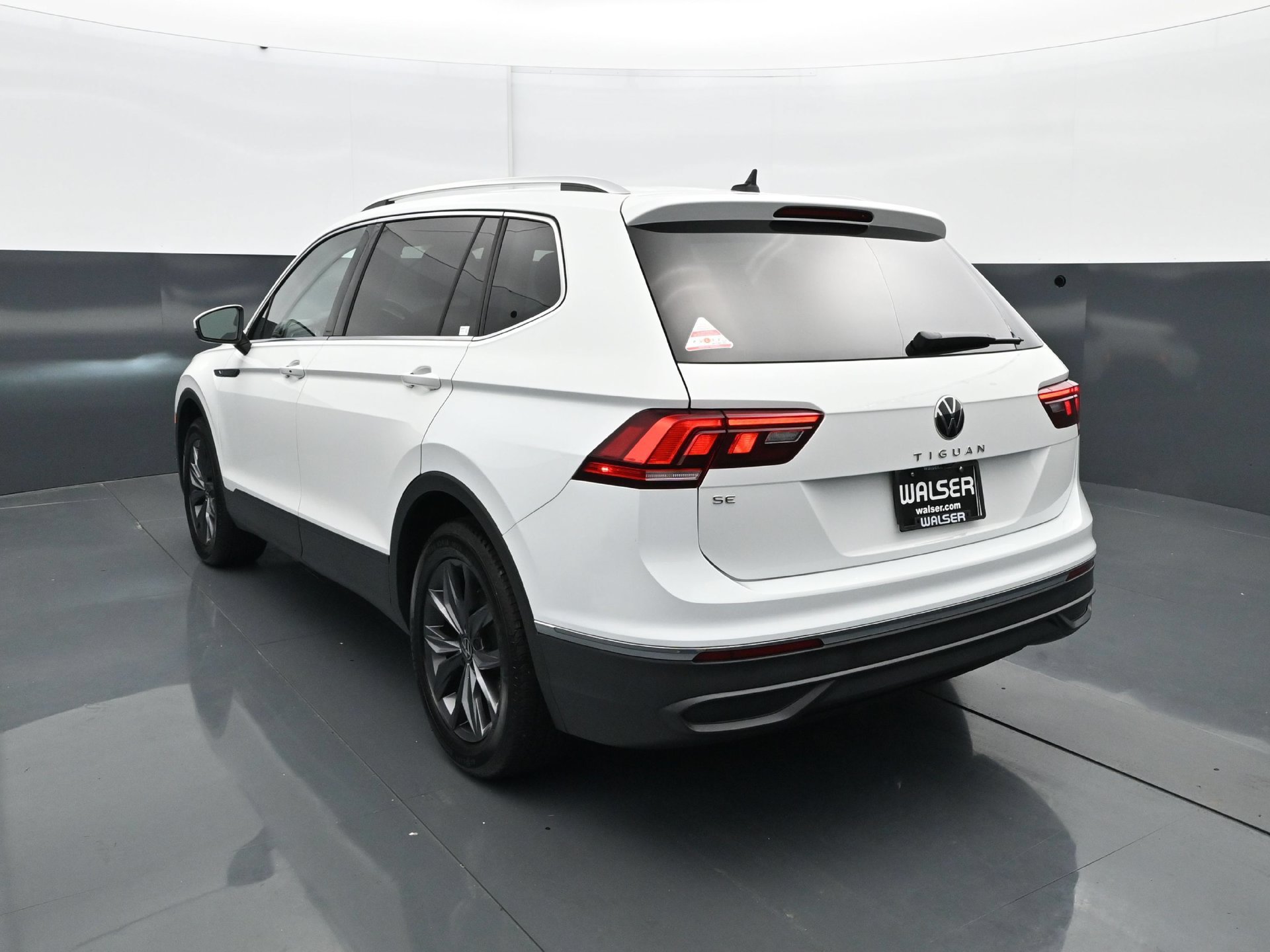 Used 2022 Volkswagen Tiguan SE FWD image 5