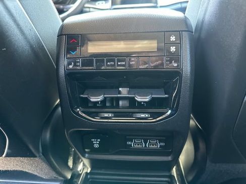 Used 2023 Jeep Grand Cherokee L Limited AWD/4WD image 20