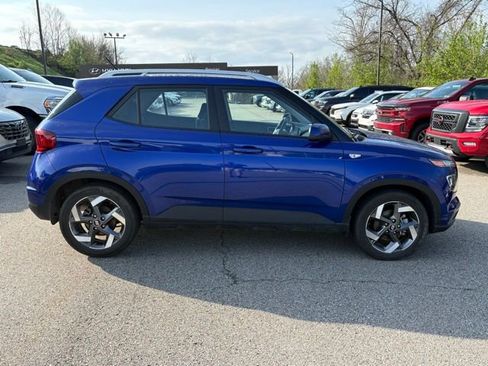 Used 2023 Hyundai Venue SEL FWD image 6