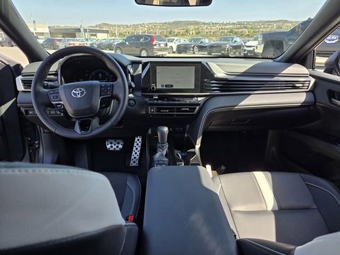 Used 2025 Toyota Camry SE FWD image 14