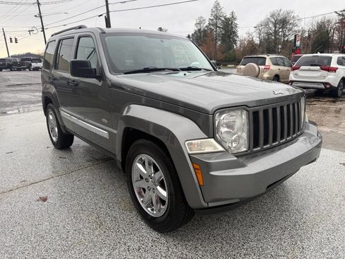 Used 2012 Jeep Liberty Sport image 13
