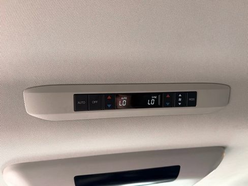 Used 2022 Toyota Sienna Limited AWD/4WD image 42