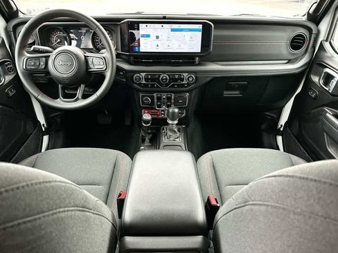 Used 2024 Jeep Gladiator Rubicon AWD/4WD image 25