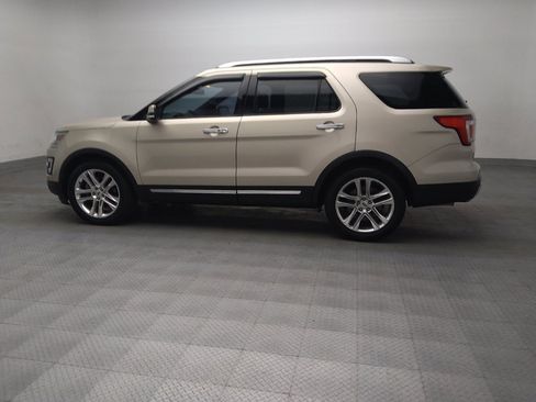 Used 2017 Ford Explorer Limited w/ Equipment Group 301A FWD image 3