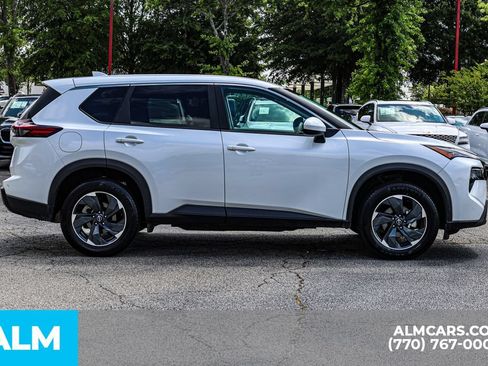Used 2024 Nissan Rogue SV FWD image 10