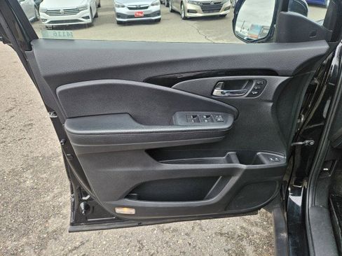 Used 2020 Honda Pilot Touring image 9