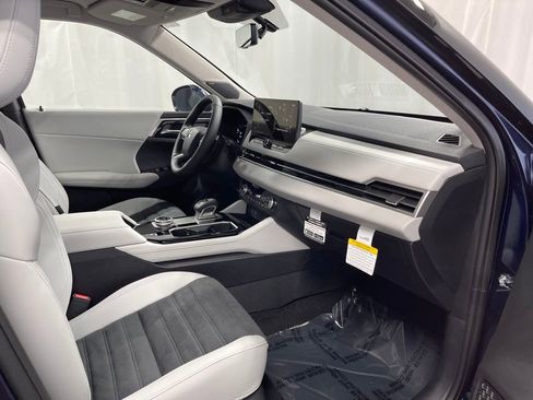 New 2025 Mitsubishi Outlander SE image 29