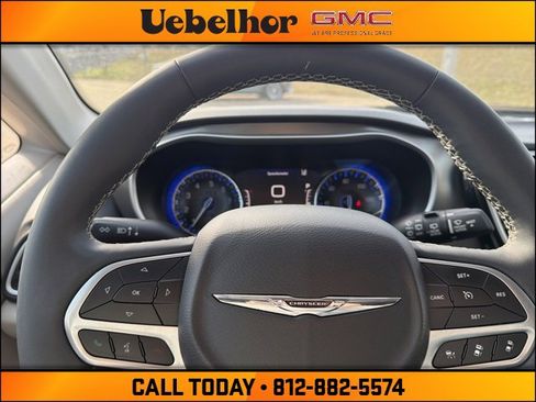 Used 2024 Chrysler Pacifica Touring-L image 32