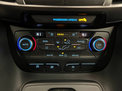 Used 2020 Ford Transit Connect XLT image 19