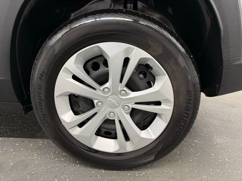 Used 2024 Chevrolet Trax LS image 19